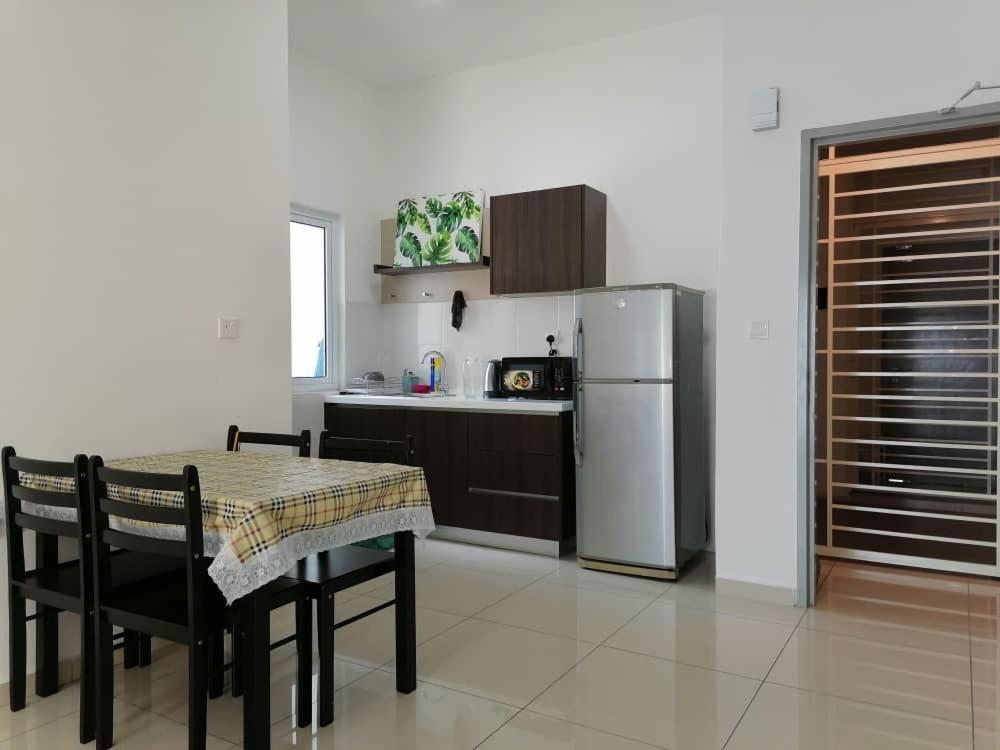 Mesahill Nilai 2 Room Condo - Fast Wifi, Amazing Pool & Tv Exteriör bild
