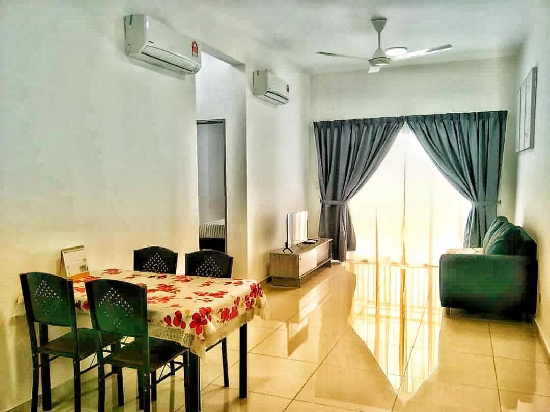Mesahill Nilai 2 Room Condo - Fast Wifi, Amazing Pool & Tv Exteriör bild